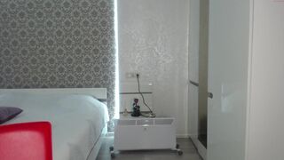 sweet_mia cute bitch caresses sex lips