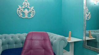 sun_for_you cute chick shows off gorgeous body