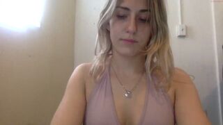 sadieleexo imposing slut stiffens her cunt tight