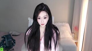 meow_ljy busty slut fucks pussy in the shower