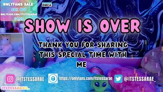 itstessarae_ beautiful bitch jerks off with an unusual device