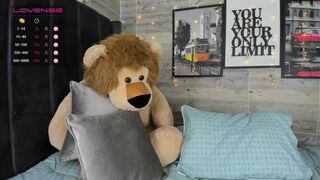 18_hanna cute lush bitch pulls pussy