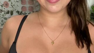 Just Wingit onlyfans Juicy brunette