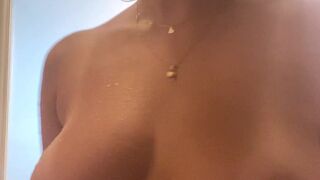 Just Wingit onlyfans big breasted bitch posing in lingerie