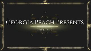 paypeaches imposing slut fucks pussy with fingers