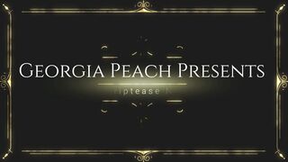 paypeaches sexy lady fucks shaved holes