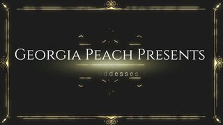 paypeaches whore babe masturbates pussy