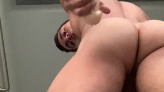 Ashton Summer sexy babe plays with pussy