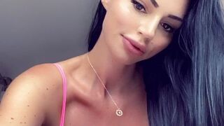 yvonne_bar Busty krala