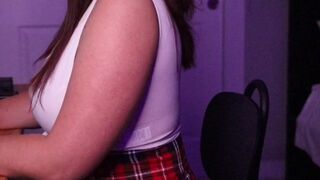 xoxo_t exquisite body gently pulls pussy