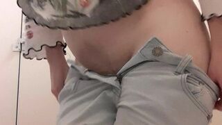 wetastherivers sexy chica in the kitchen