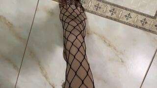 niko_belle likes to mess with toys