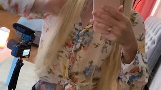 niko_belle luxurious lady gently masturbates pussy