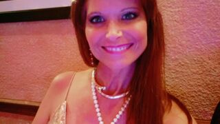 Syren De Mer onlyfans curve with a hanging chest caresses the vagina