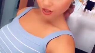 Paola_Skye onlyfans pretty woman and her breasts