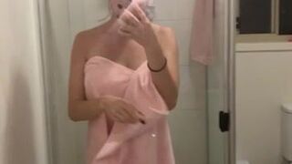 breelouisexoxo onlyfans busty babe caresses nipples