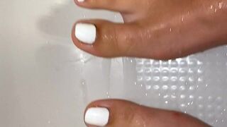 Vivian Taylor onlyfans cute bitch shows off her gorgeous body