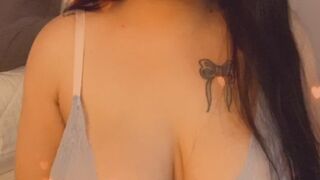 Vikkiii onlyfans busty babe deep sucking dick