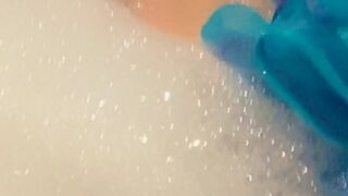 Vikkiii onlyfans the obstinate queen pulls the cap