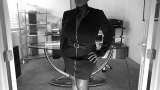 Vanessa Blue onlyfans showing her butt