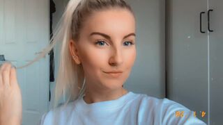 Lexi_xxox onlyfans playing with her pussy