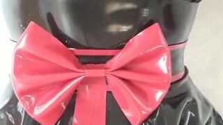 Latexx Lara onlyfans dark skinned lady gently jerks her pussy