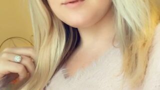 Kitten Kate onlyfans naughty woman sucks cock