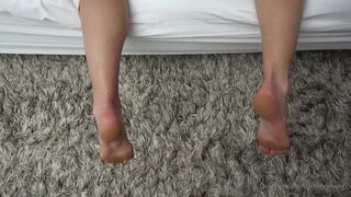 Jenny Jinx onlyfans pulls hand clit