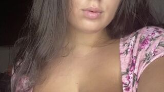 Greeneyedgirlllll onlyfans full skin pulls the cap with a phallus