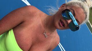 Danii Banks onlyfans sexy mare caresses hairy cunt