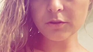 Cali Hotwife onlyfans adult skin masturbates with fingers