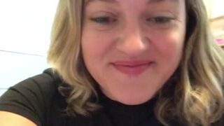 lularanae onlyfans big tit blonde squeezes dairy charms