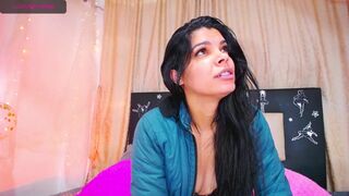 sweet_dreamses cute busty bitch fingering