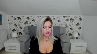 i_am_sarahxxx mom with huge tits