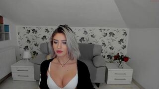 i_am_sarahxxx spicy slut caresses nipples