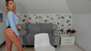 i_am_sarahxxx caresses pussy through panties