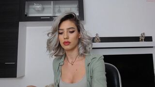 i_am_sarahxxx sexy slut exhausting the cap with masturbation