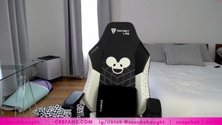 canbebought skin posing nude