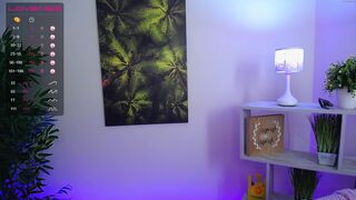 nicole_swon slutty female has pussy fucked