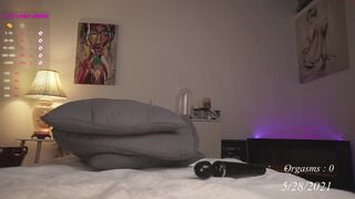 justmichelle to the cute chick rubs her clit