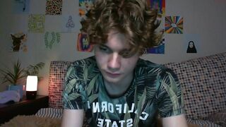 di_a_lutik showed pussy on the street