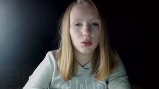 canadian_dream cool skinny rubs her lips sex