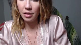 canadian8acon hot babe fucks shaved holes