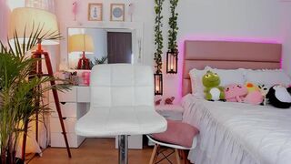 valeria_latin18 graceful bitch masturbates pussy