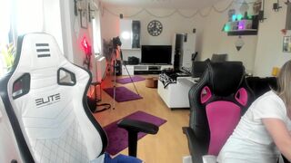 thedarksideoflive Attractive females