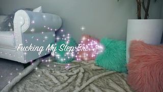 MissAlexaPearl Hot bitch caresses shaved cunt