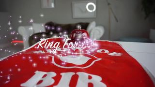 MissAlexaPearl fucks herself on the sofa