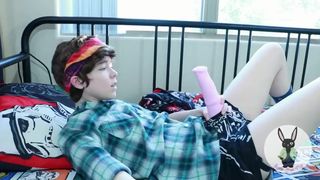 Bunnie Hughes Juicy  cam girl  sucks dick