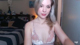 lizrose90 loud female squeals from a great handjob