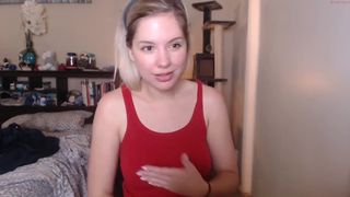 lizrose90 naughty babe excites with her body